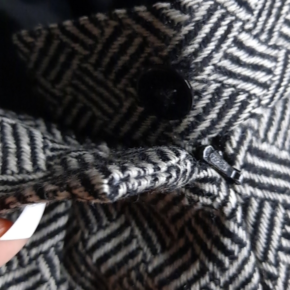 Vintage Jaeger 100% Wool midi Skirt plated… - Picture 9 of 9